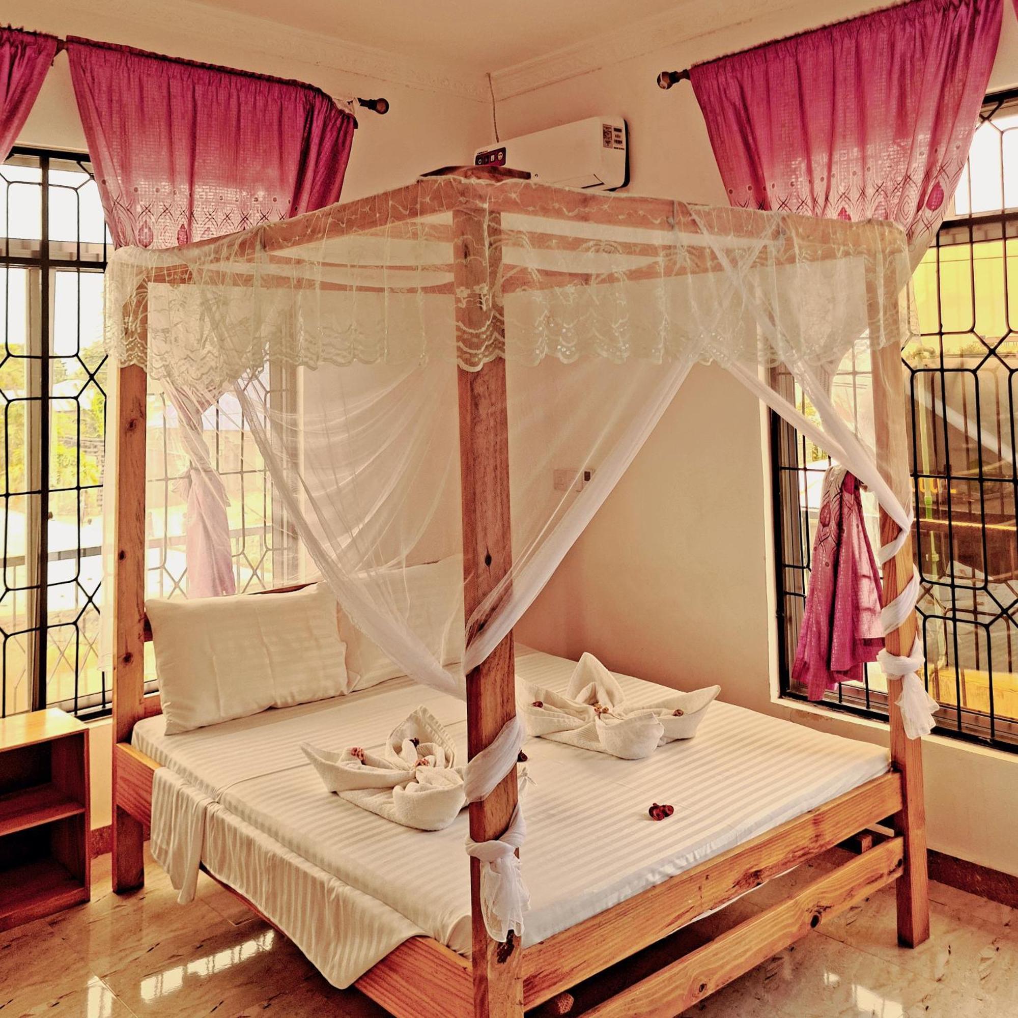 Raha House Bed & Breakfast Нунгви Екстериор снимка