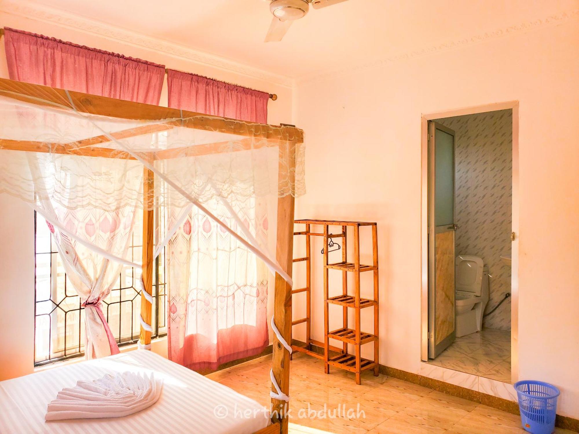 Raha House Bed & Breakfast Нунгви Екстериор снимка