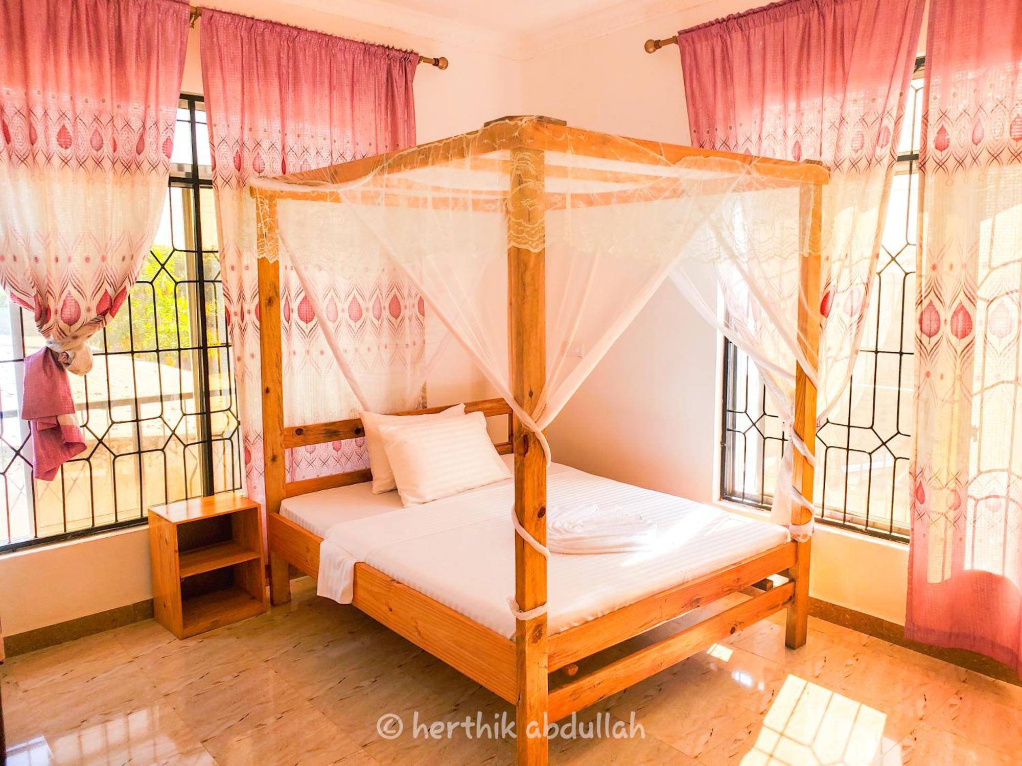 Raha House Bed & Breakfast Нунгви Екстериор снимка