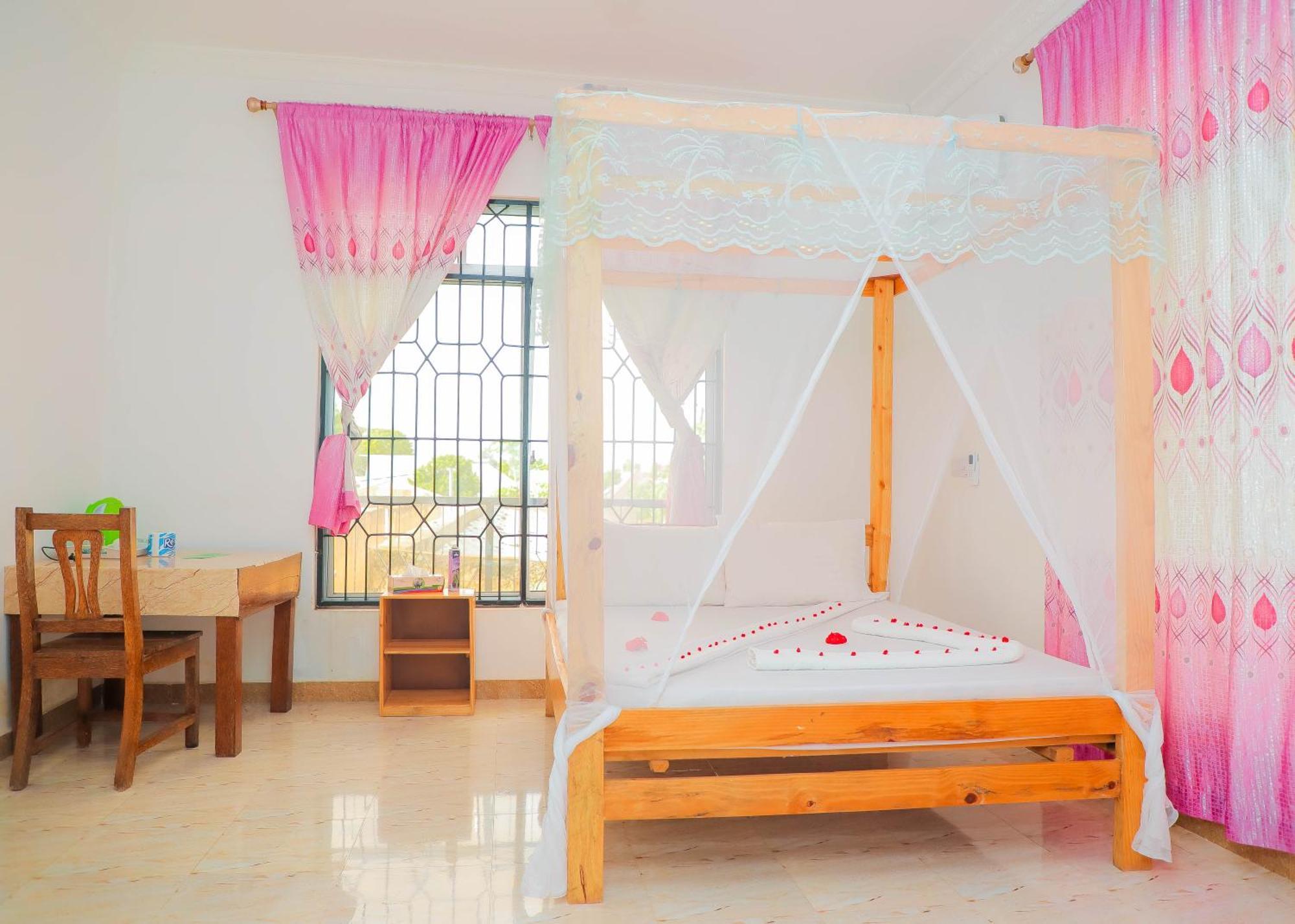 Raha House Bed & Breakfast Нунгви Екстериор снимка
