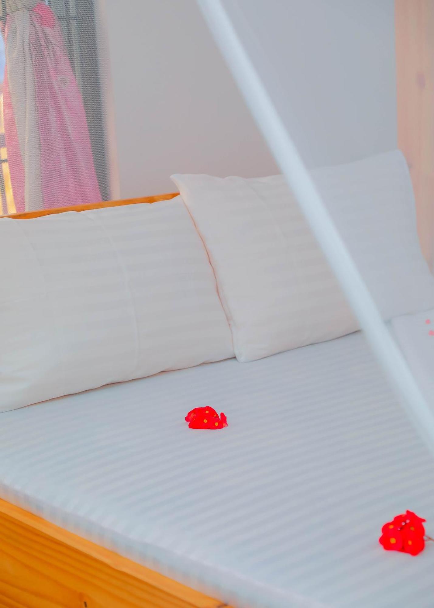 Raha House Bed & Breakfast Нунгви Екстериор снимка