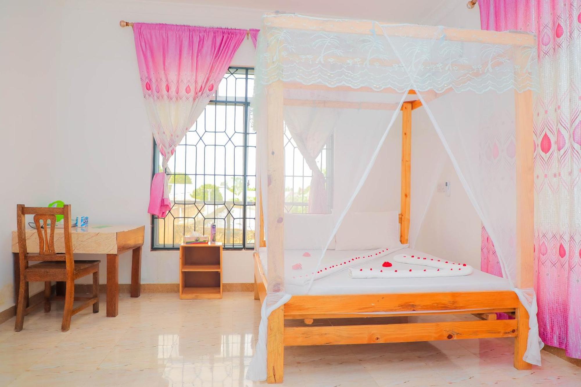 Raha House Bed & Breakfast Нунгви Екстериор снимка