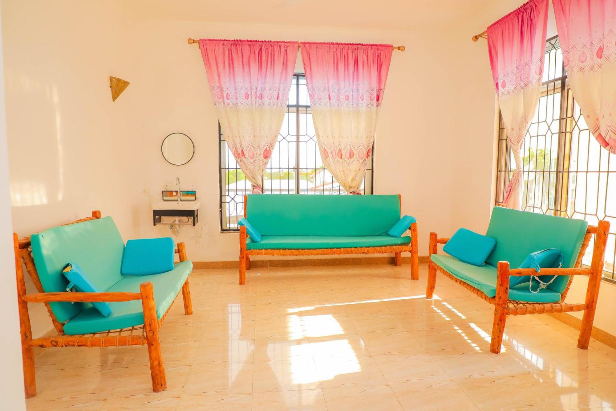Raha House Bed & Breakfast Нунгви Екстериор снимка
