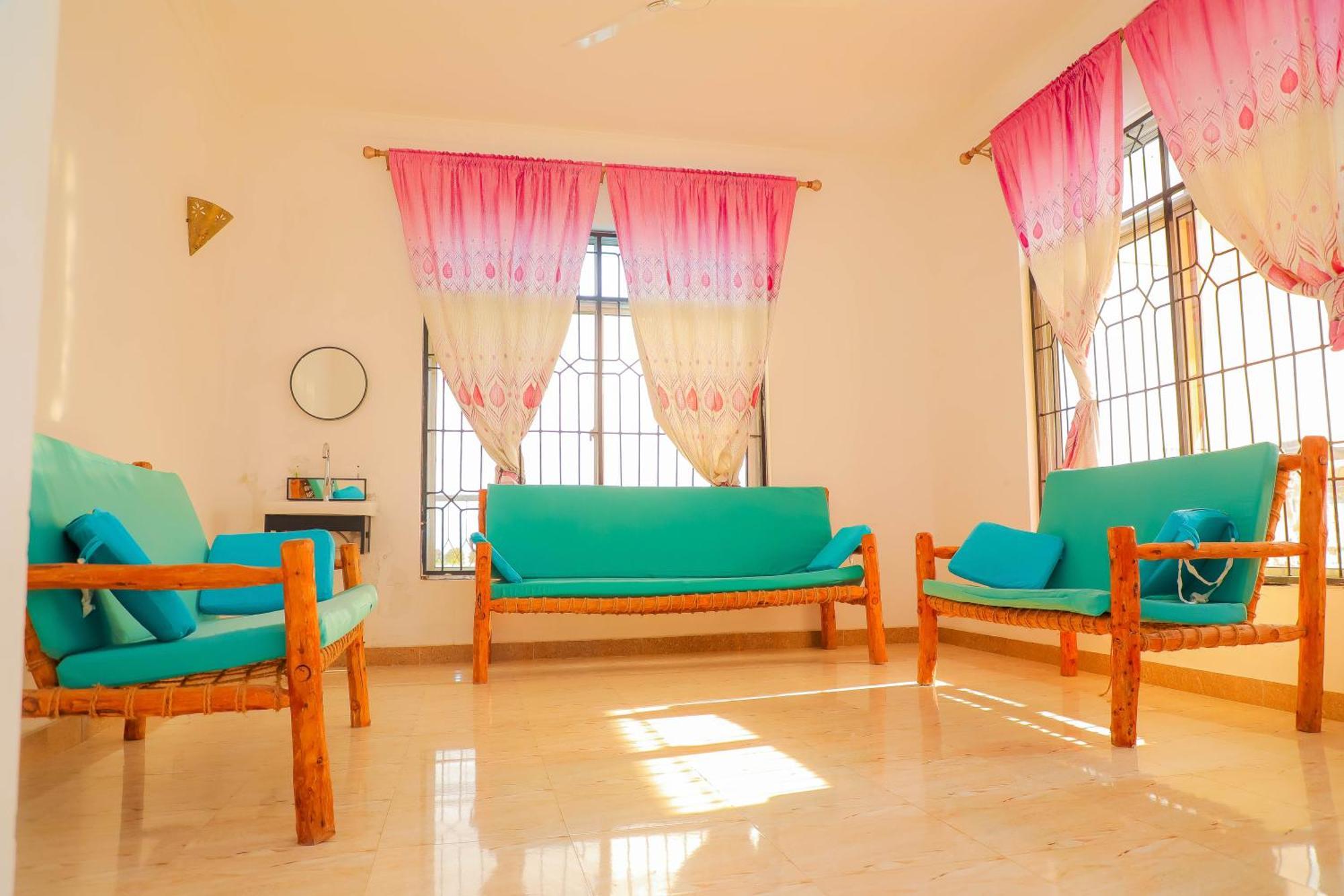 Raha House Bed & Breakfast Нунгви Екстериор снимка