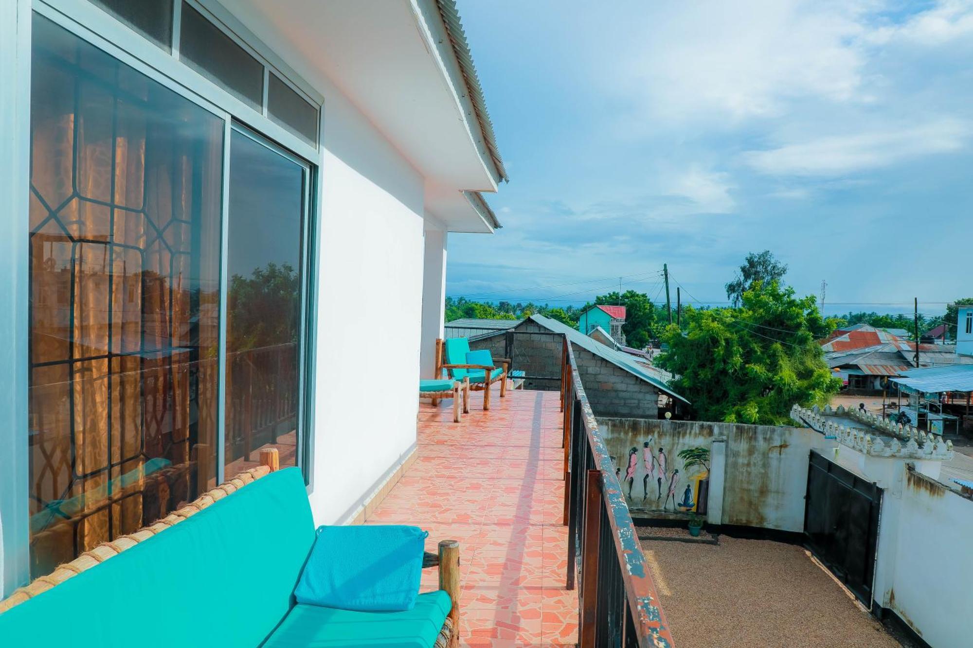 Raha House Bed & Breakfast Нунгви Екстериор снимка