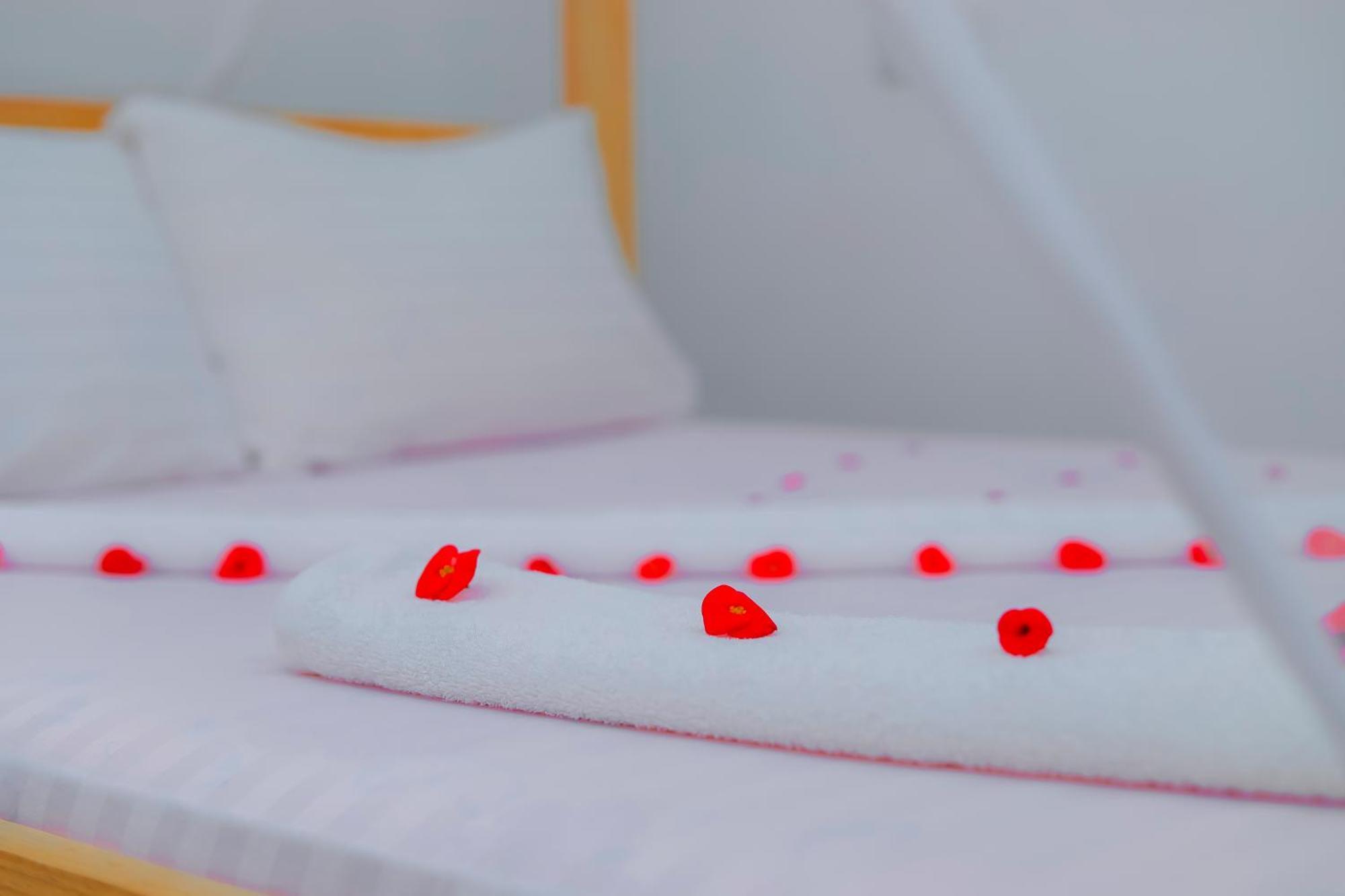Raha House Bed & Breakfast Нунгви Екстериор снимка