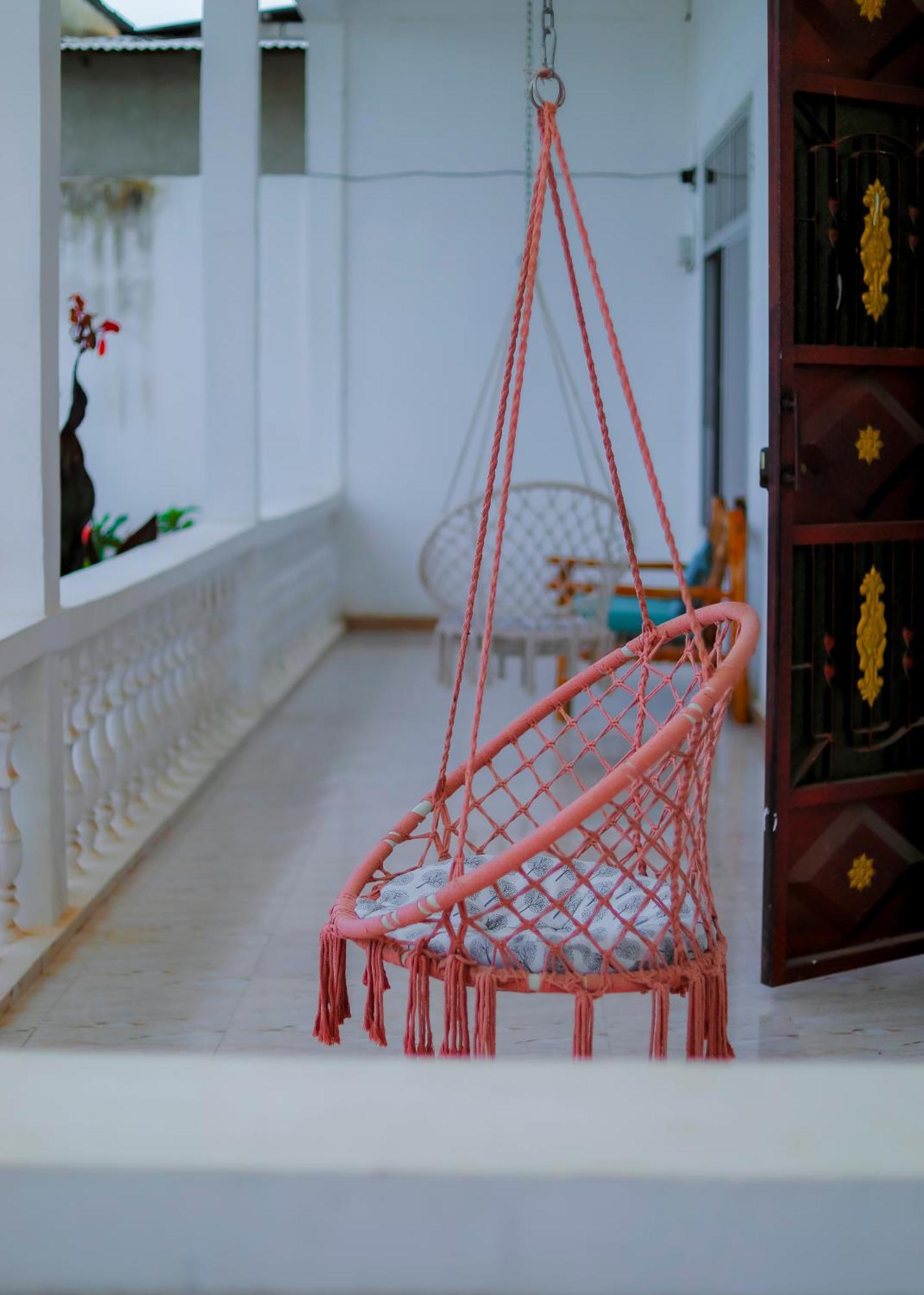 Raha House Bed & Breakfast Нунгви Екстериор снимка