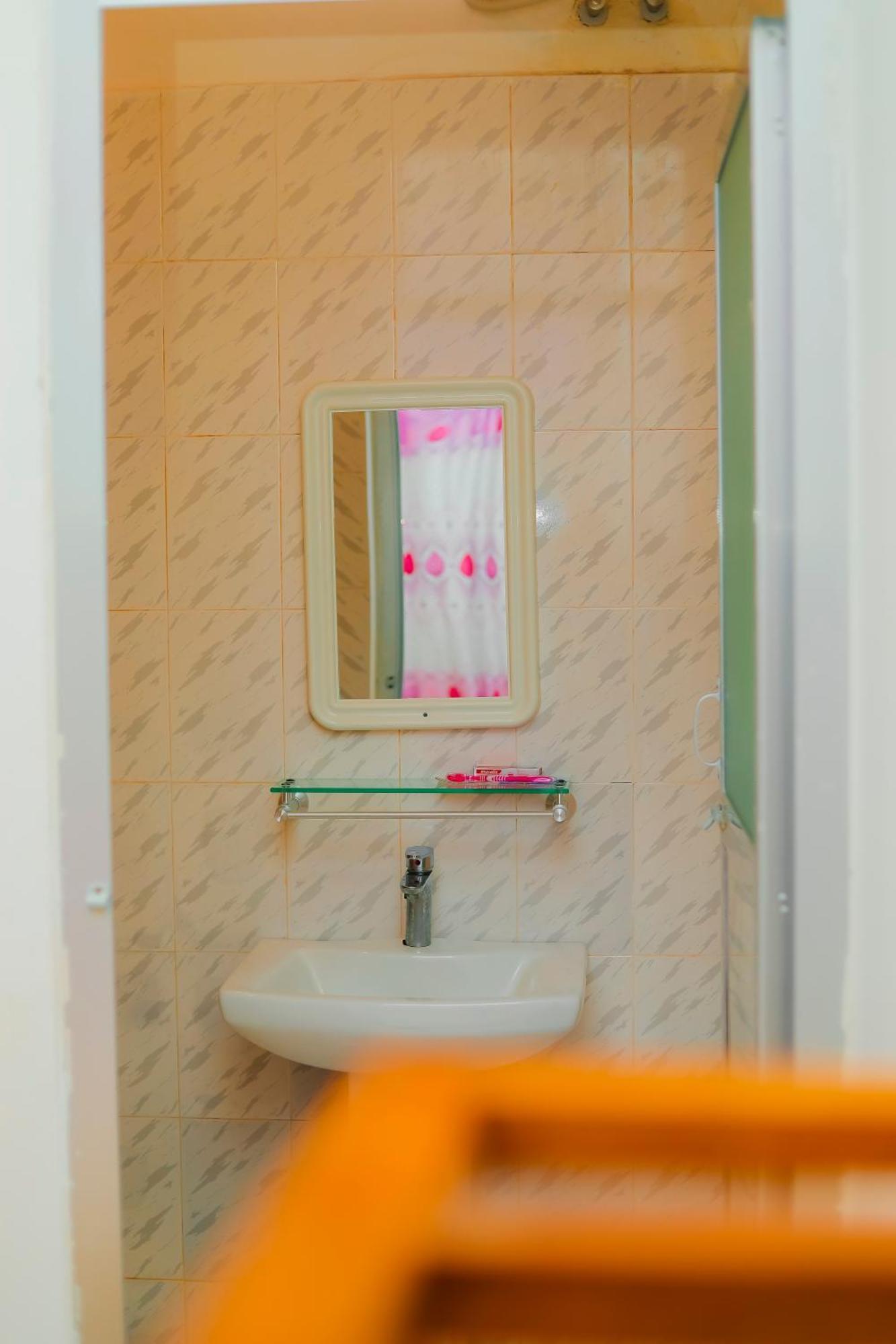 Raha House Bed & Breakfast Нунгви Екстериор снимка