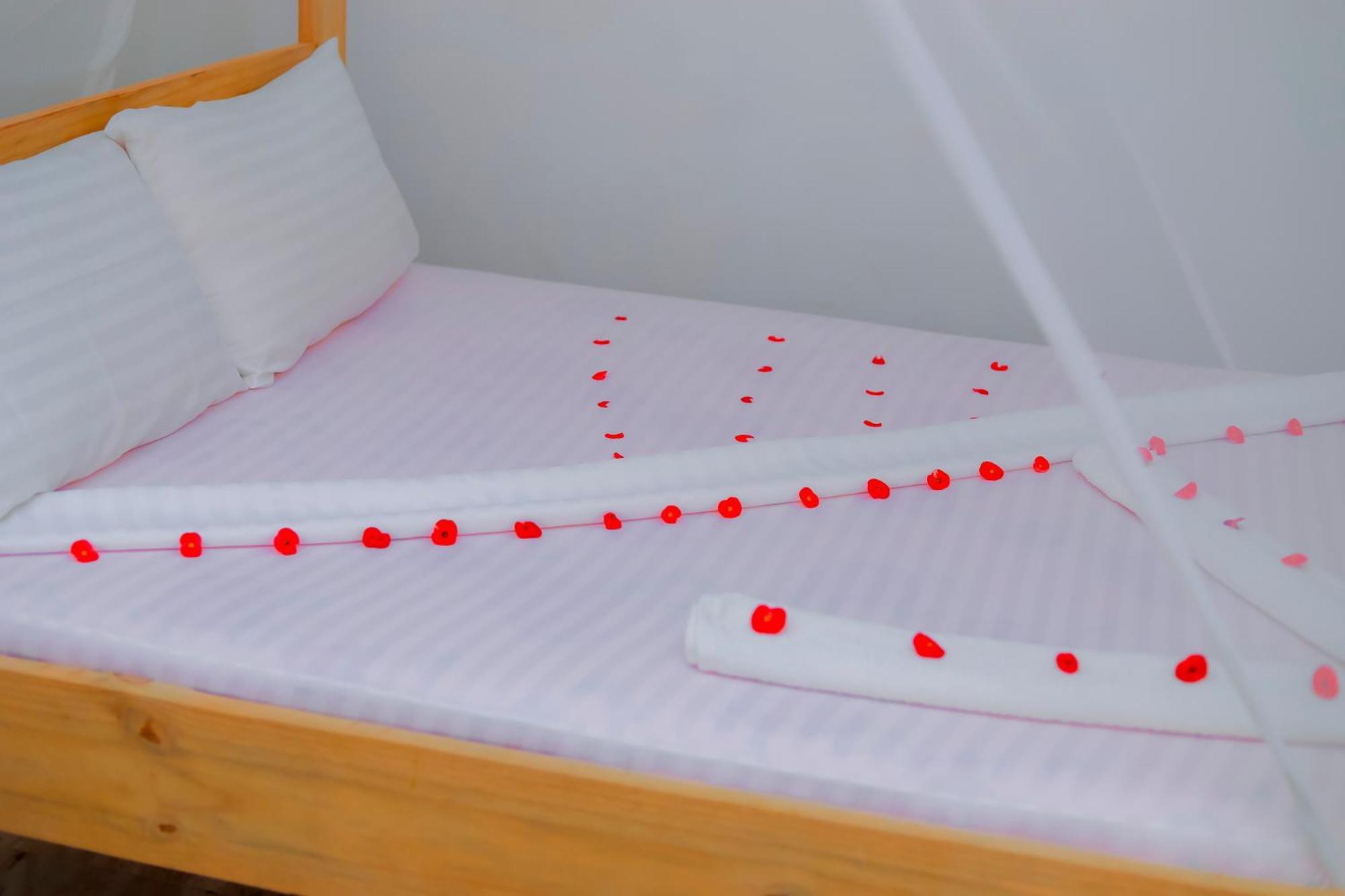 Raha House Bed & Breakfast Нунгви Екстериор снимка