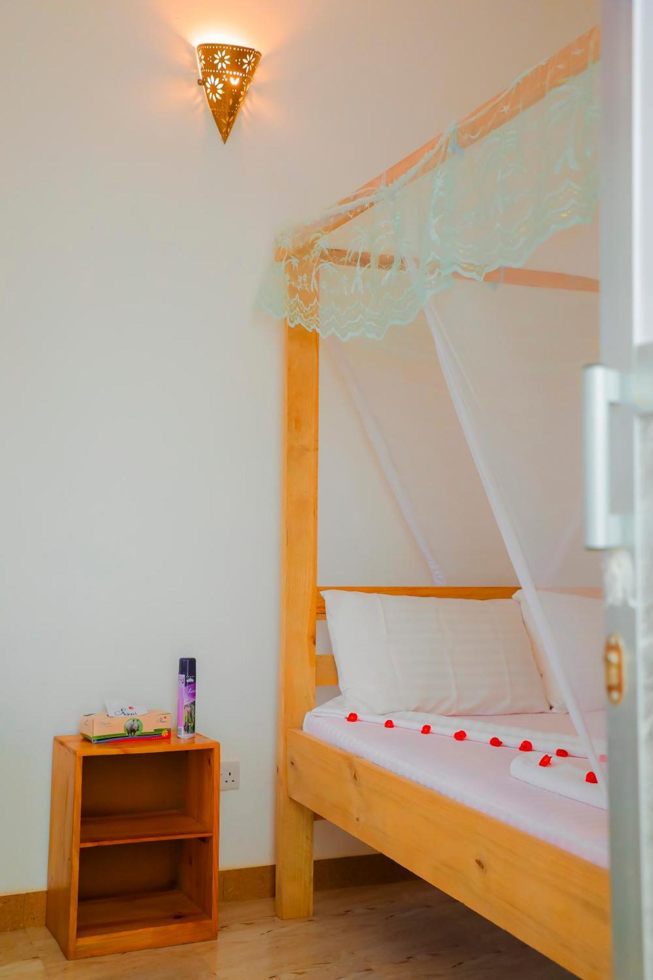 Raha House Bed & Breakfast Нунгви Стая снимка