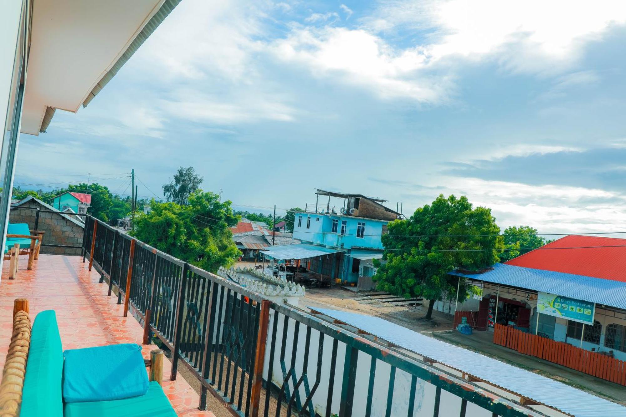 Raha House Bed & Breakfast Нунгви Екстериор снимка
